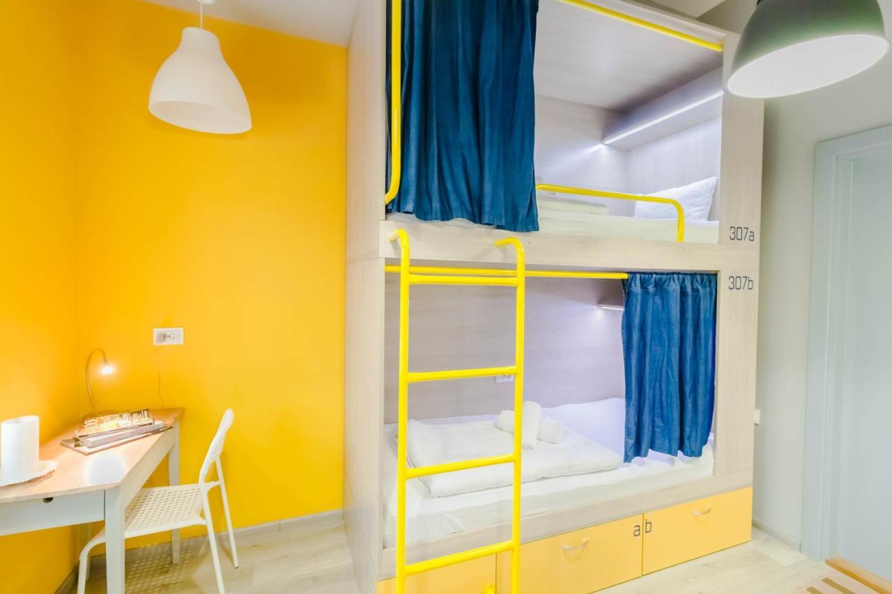 Z-One Hostel Lviv Kültér fotó